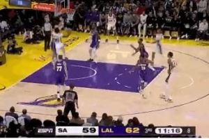 火眼金睛！尚帕尼造成犯规 雷迪克挑战成功取消犯规还拿到球权图片